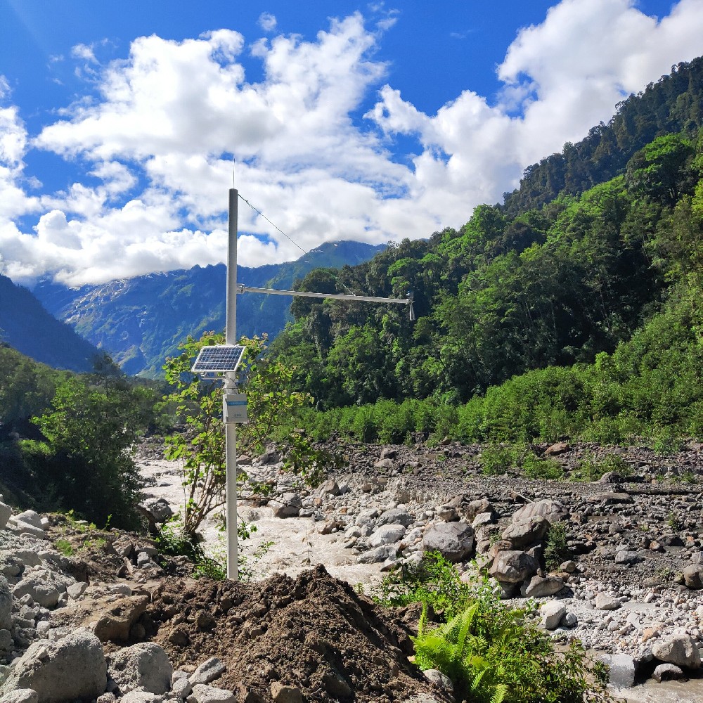 西藏林芝帕隆藏布江雷達(dá)水位監(jiān)測安裝